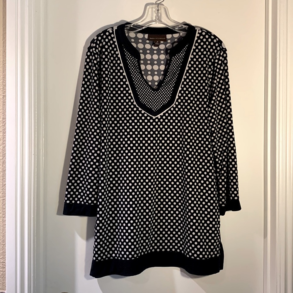 DANA BUCHMAN TOP Black & White Polka Dot, Generous Medium XC.Great travel piece